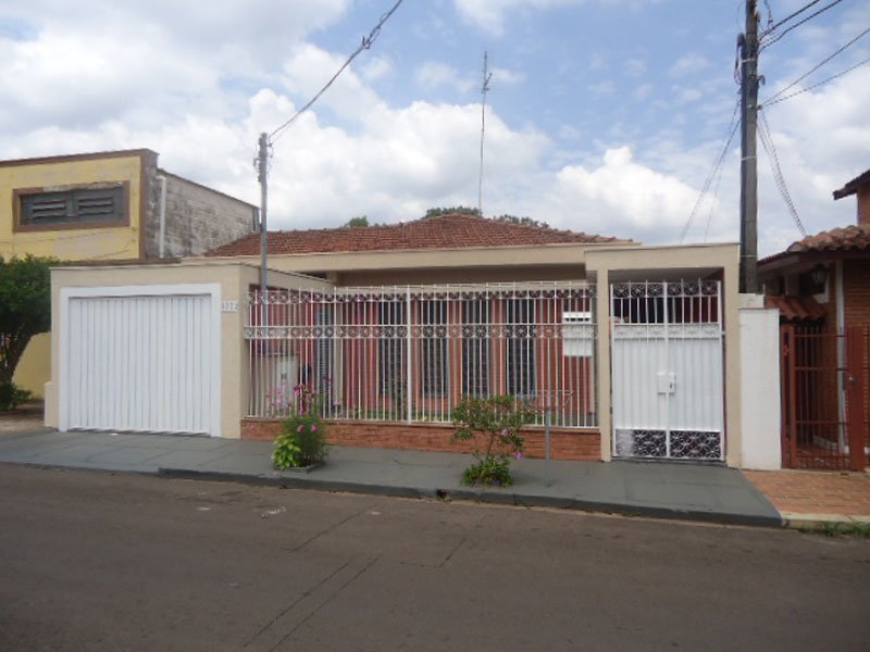Casa com 3 dormitórios e 1 suíte na Vila Nery próxima a ETEC Paulino Botelho em São Carlos