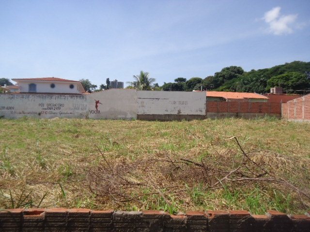 Terreno / Padrão em São Carlos 