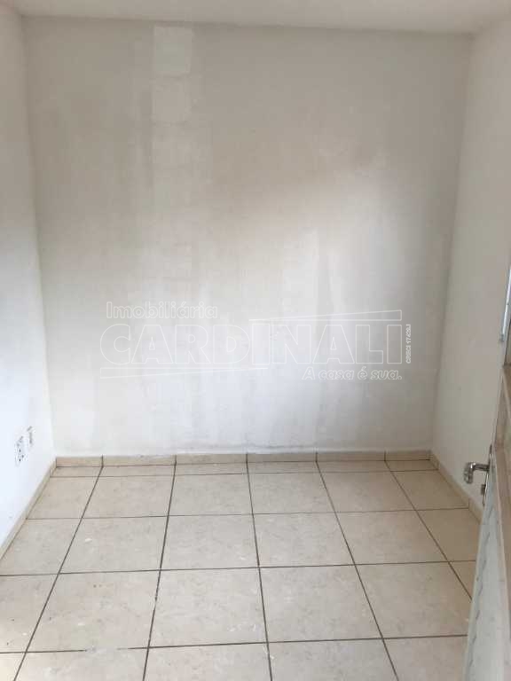 Alugar Casa / Padrão em São Carlos R$ 889,00 - Foto 2