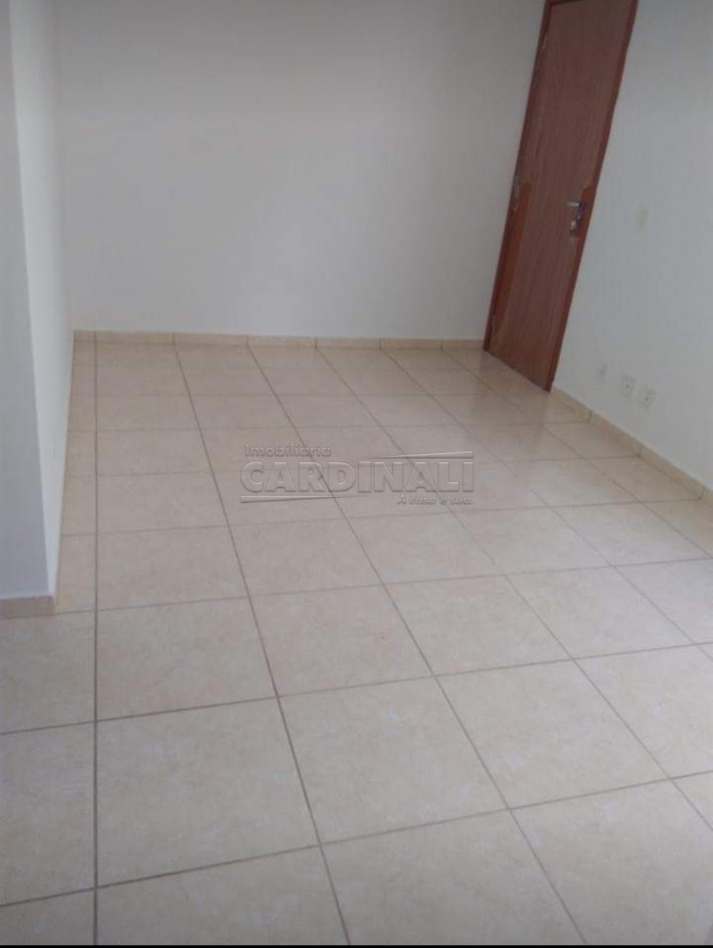 Apartamento / Padrão em São Carlos Alugar por R$1.000,00