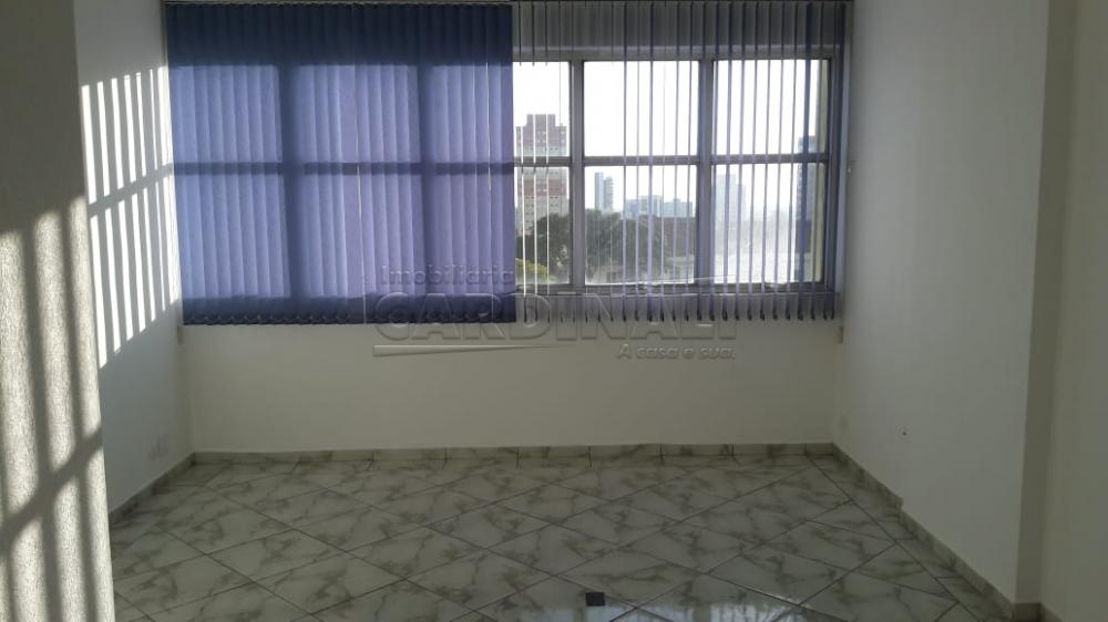 Comercial / Sala / Salão com Condomínio em São Carlos 