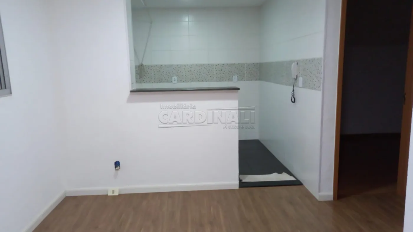 Alugar Apartamento / Padrão em São Carlos R$ 945,00 - Foto 2