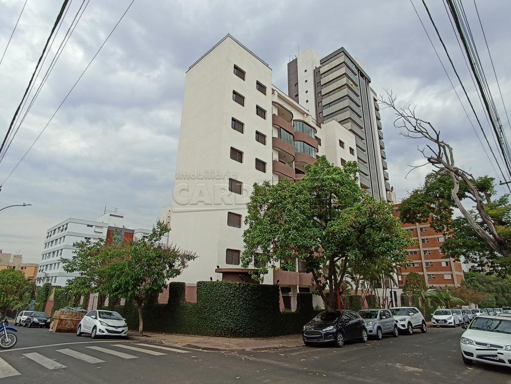 Apartamento / Padrão em São Carlos 