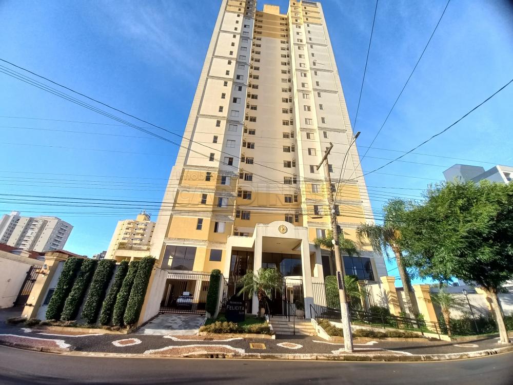 Apartamento / Padrão em São Carlos 