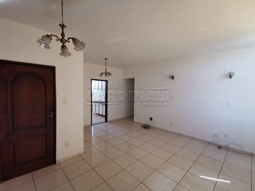 Apartamento / Padrão em Araraquara Alugar por R$1.700,00