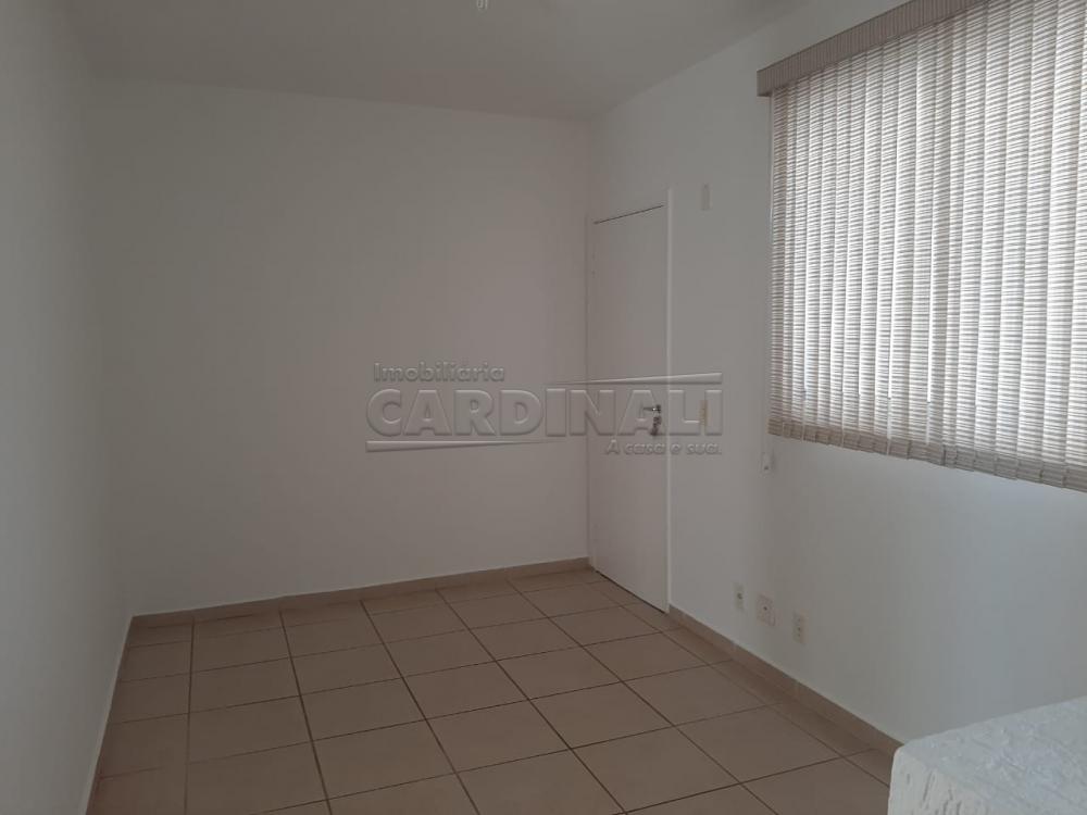 Alugar Apartamento / Padrão em Araraquara R$ 700,00 - Foto 2