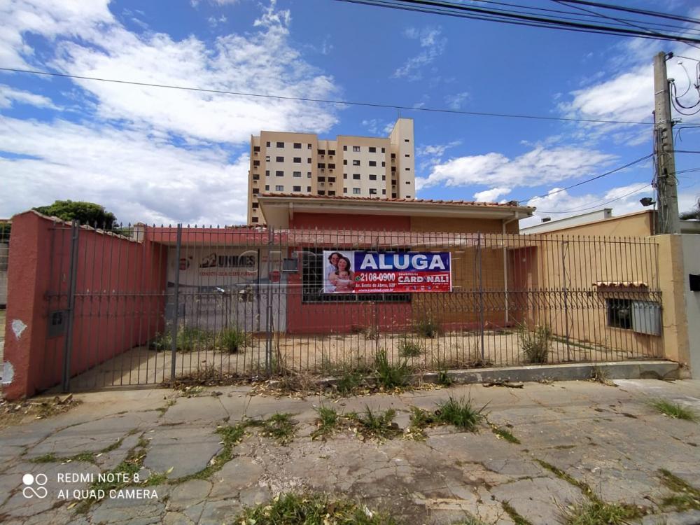 Casa / Padrão em Araraquara Alugar por R$2.100,00
