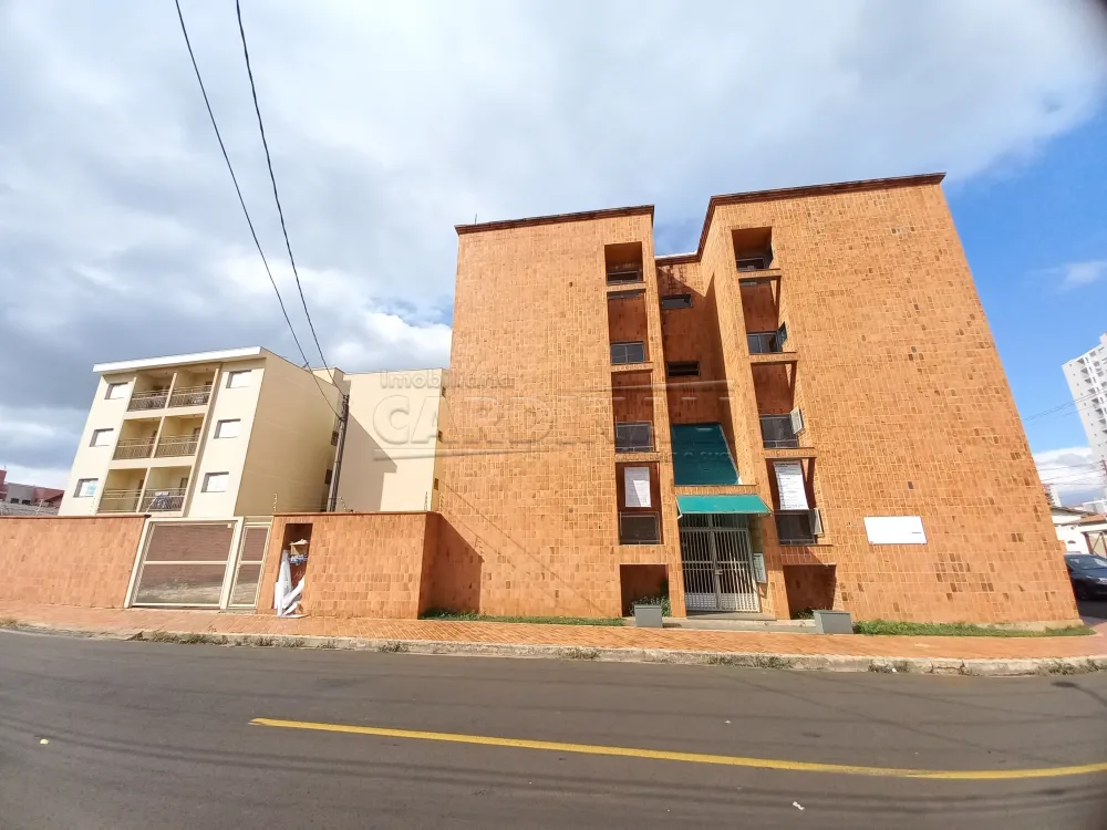 Apartamento / Padrão em São Carlos Alugar por R$1.090,00