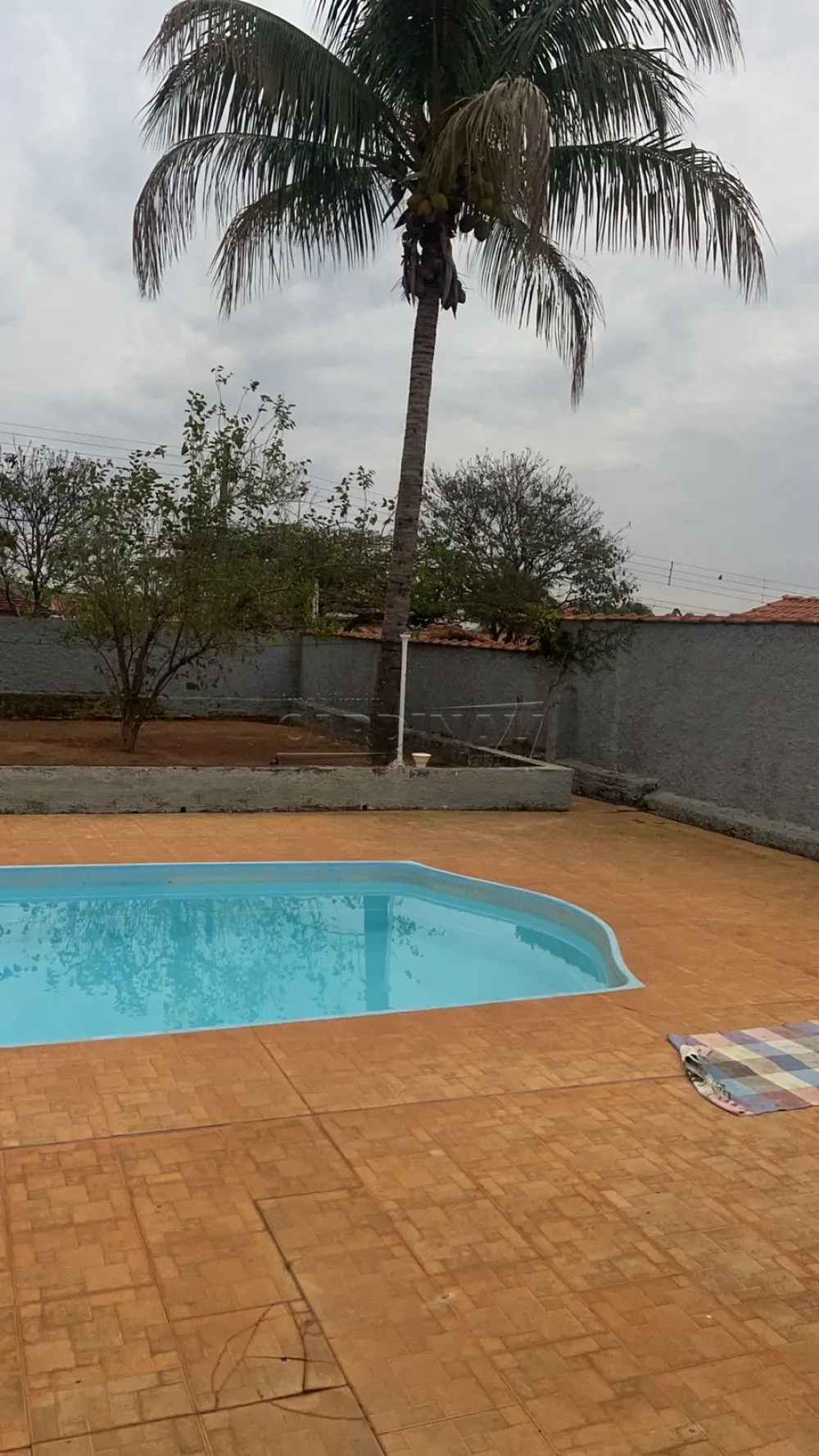 Casa / Padrão em Dourado Alugar por R$1.200,00