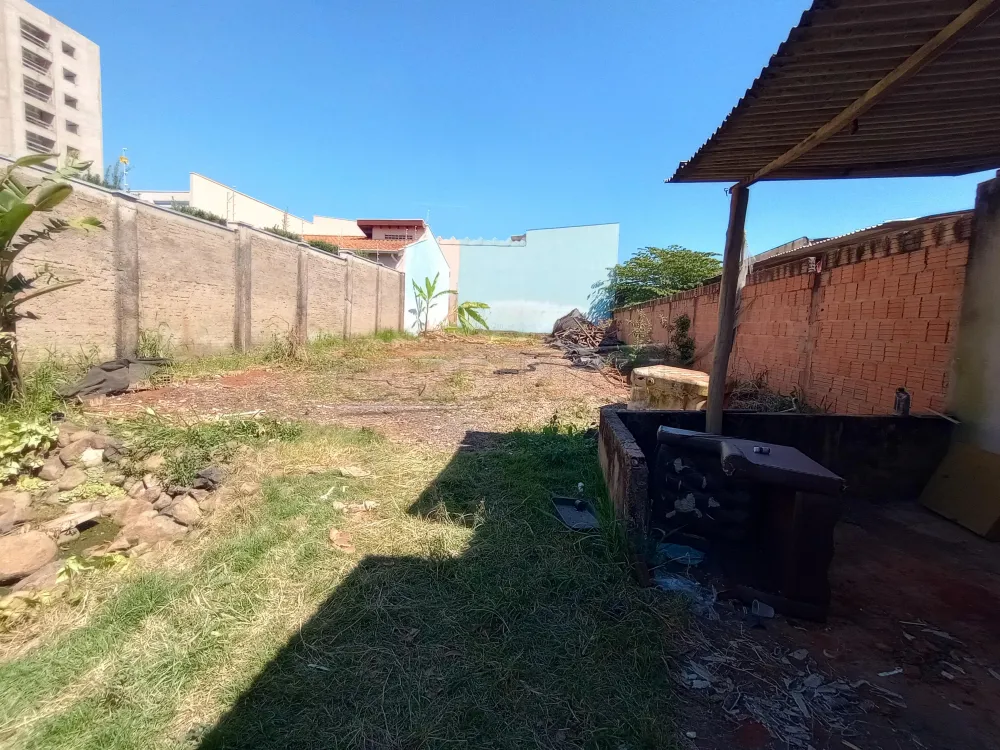 Terreno / Padrão em São Carlos , Comprar por R$300.000,00