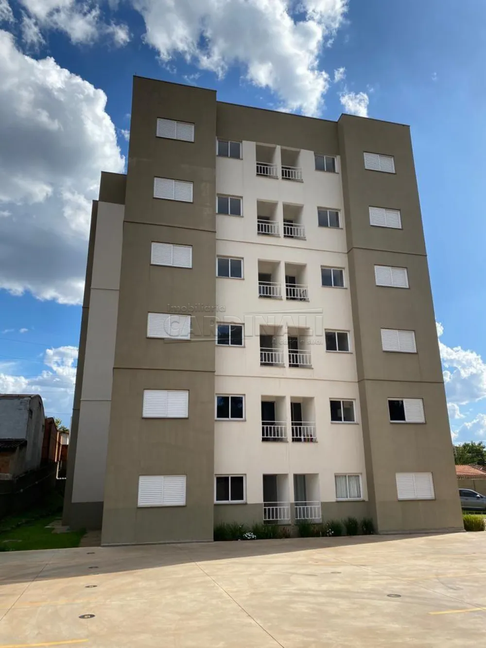 Alugar Apartamento / Padrão em Araraquara R$ 800,00 - Foto 1