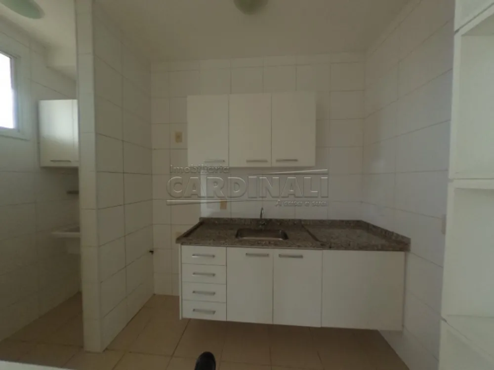 Alugar Apartamento / Padrão em Araraquara R$ 680,00 - Foto 2