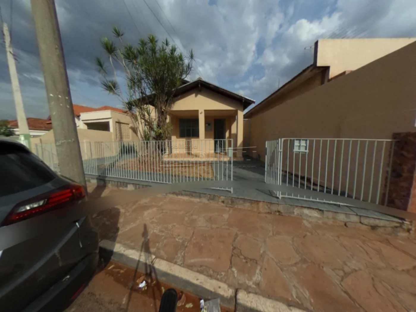Casa / Padrão em Araraquara Alugar por R$1.500,00