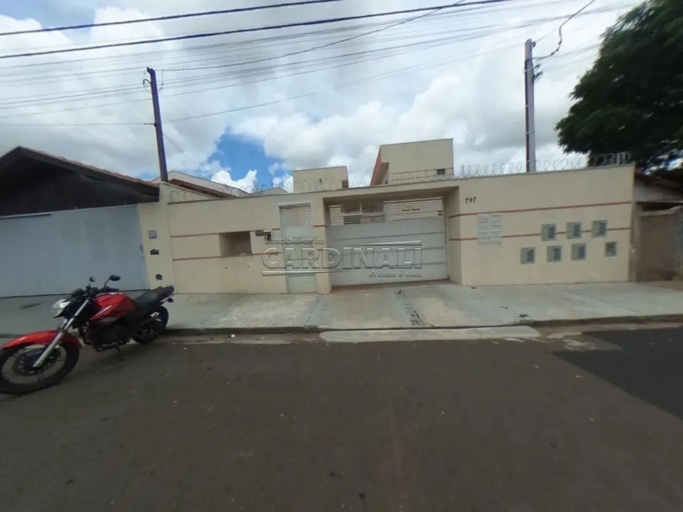 Apartamento / Kitchnet em São Carlos Alugar por R$695,00