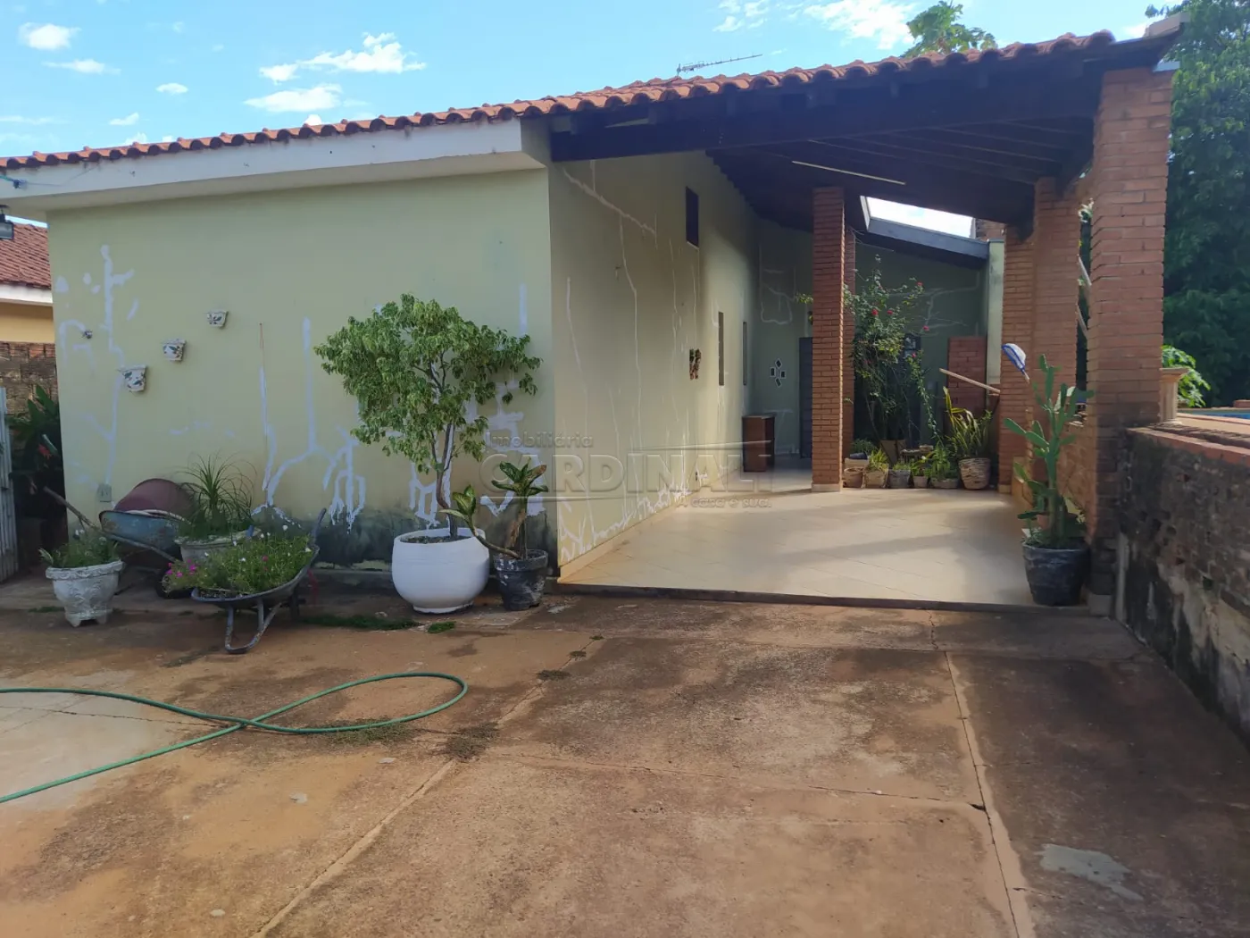 Casa / Padrão em Araraquara Alugar por R$1.400,00