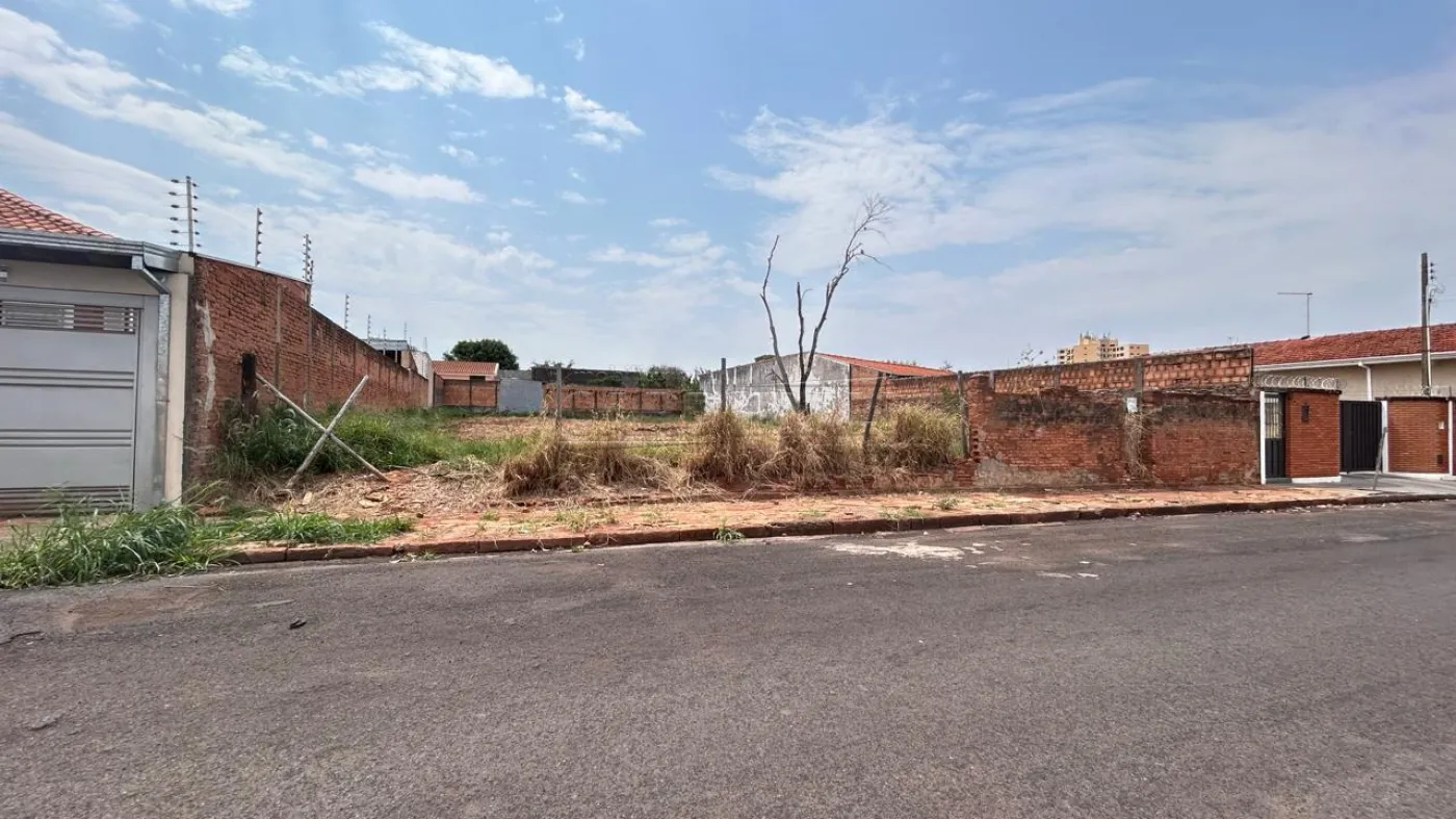 Terreno / Padrão em Araraquara 