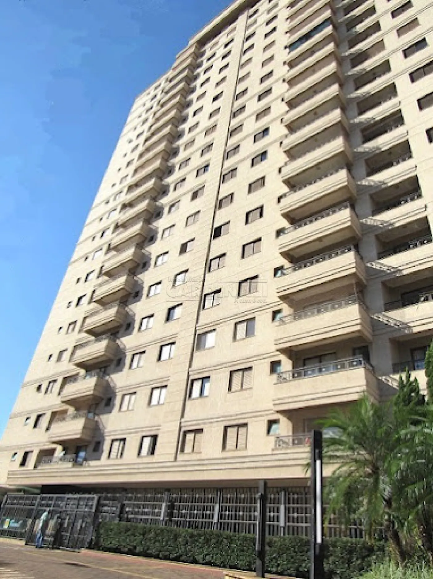 Apartamento / Padrão em Araraquara Alugar por R$1.900,00
