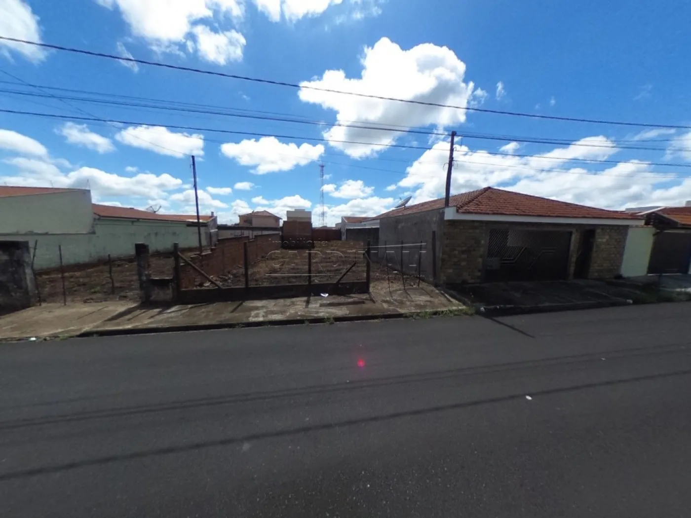 Terreno / Padrão em São Carlos 