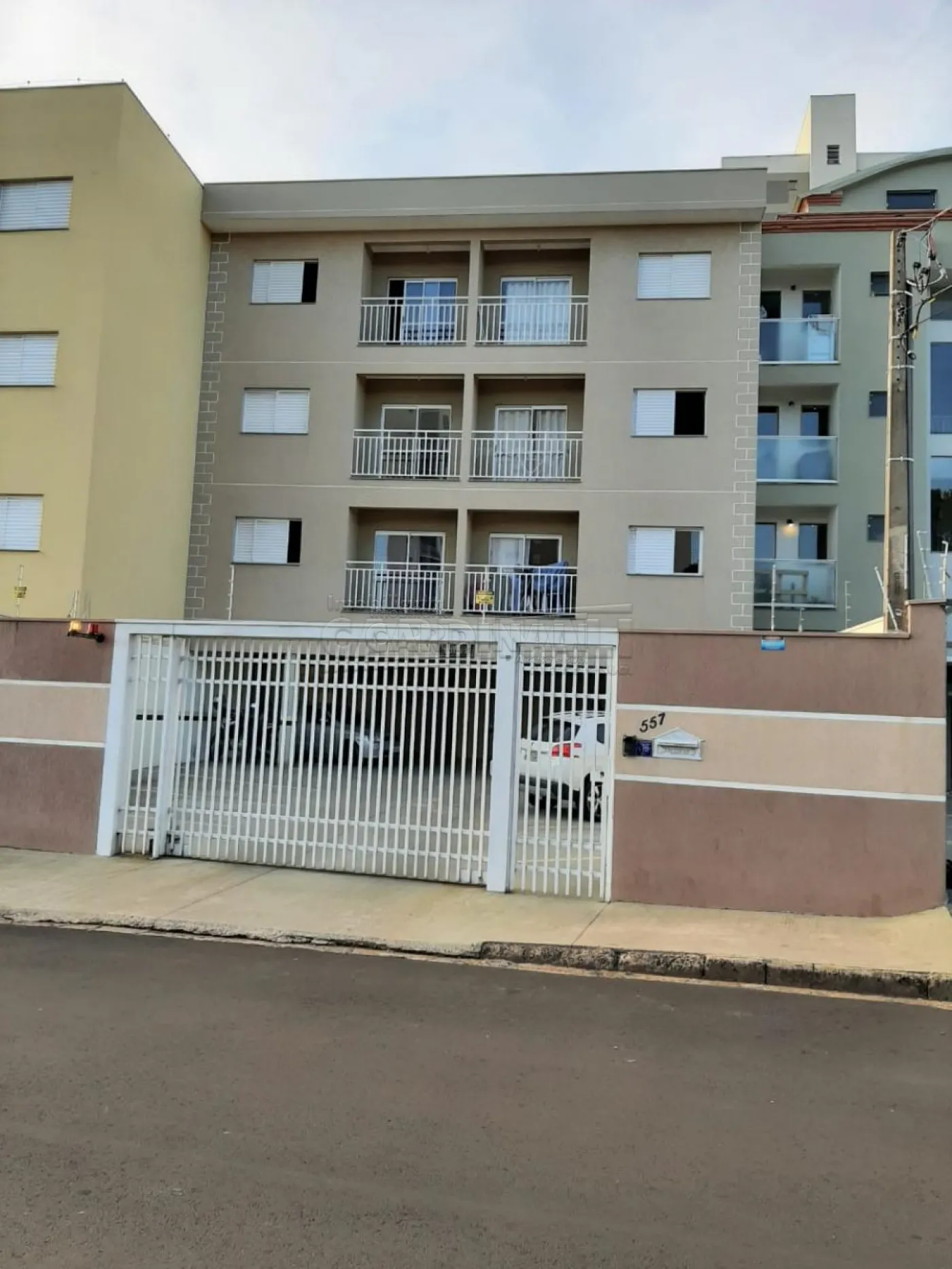 frente Alugar Apartamento / Padrão em São Carlos R$ 1.334,00 - Foto 1