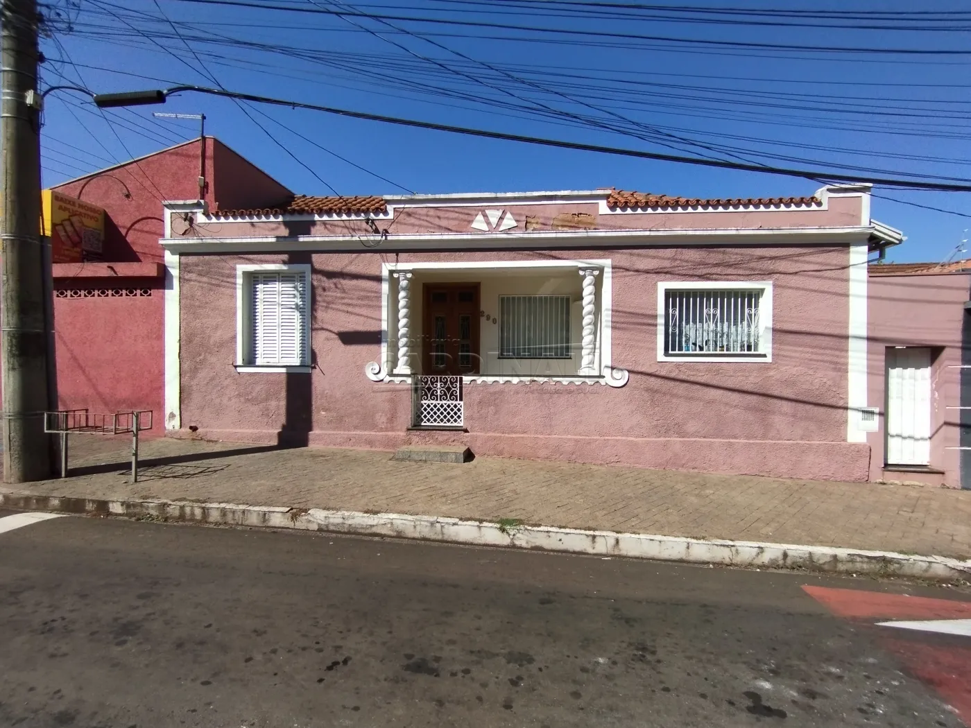 Casa / Padrão em São Carlos Alugar por R$1.334,00