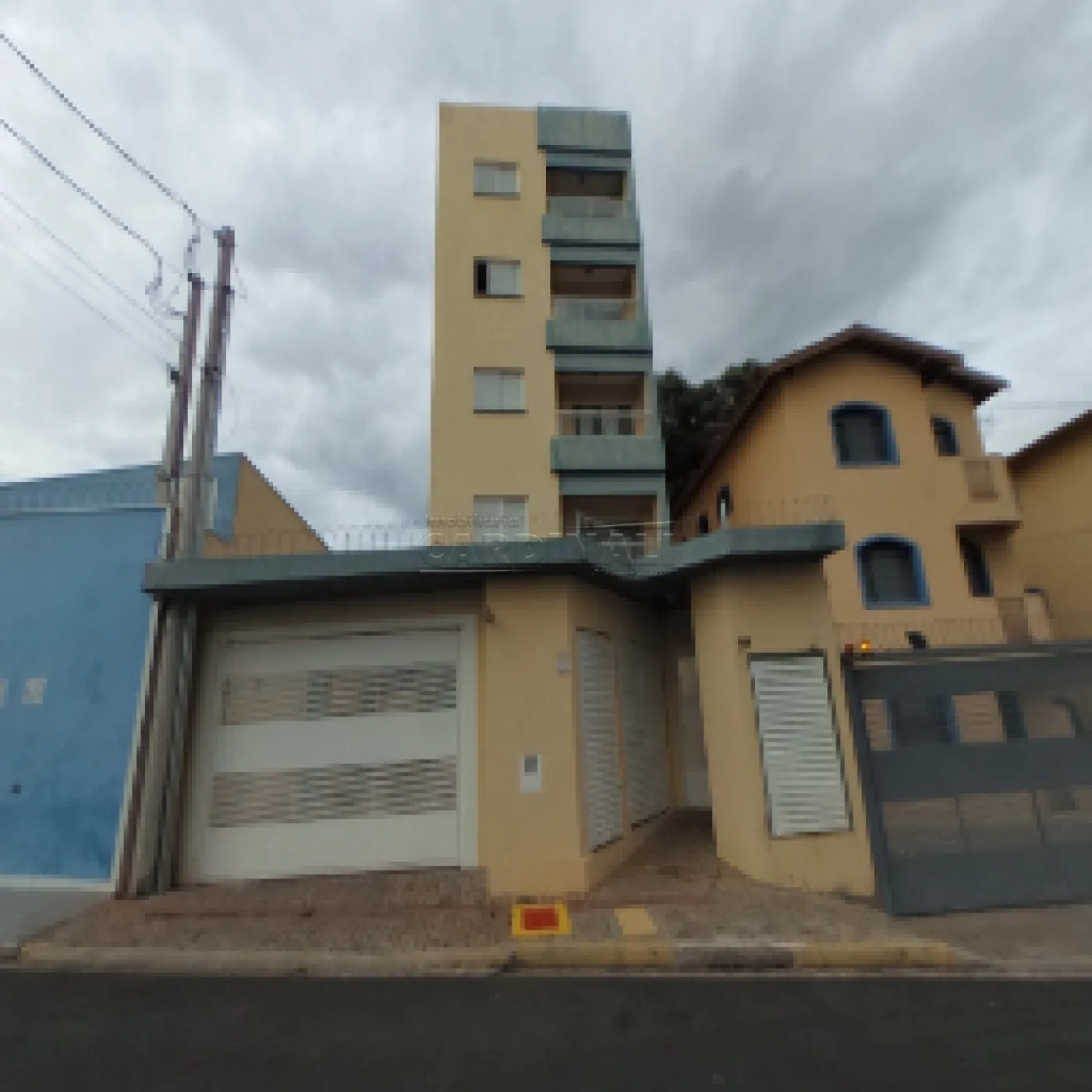 Apartamento / Padrão em São Carlos Alugar por R$907,50