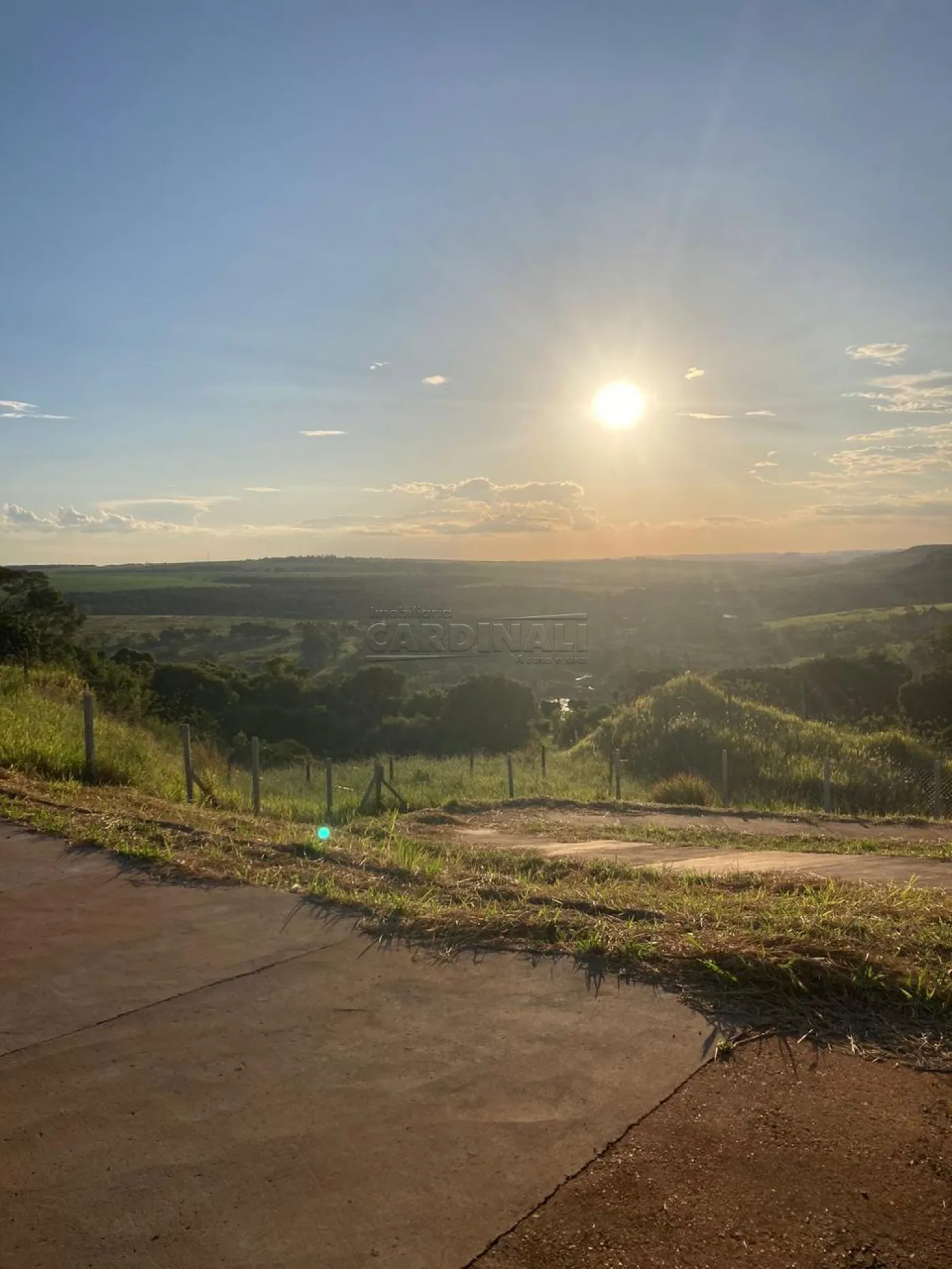 Terreno / Padrão em São Carlos 