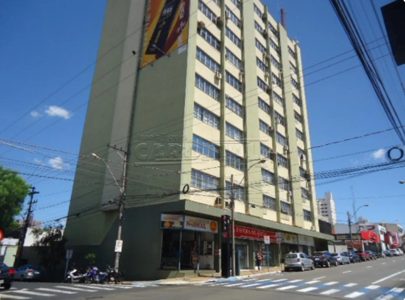 Comercial / Sala / Salão com Condomínio em São Carlos 