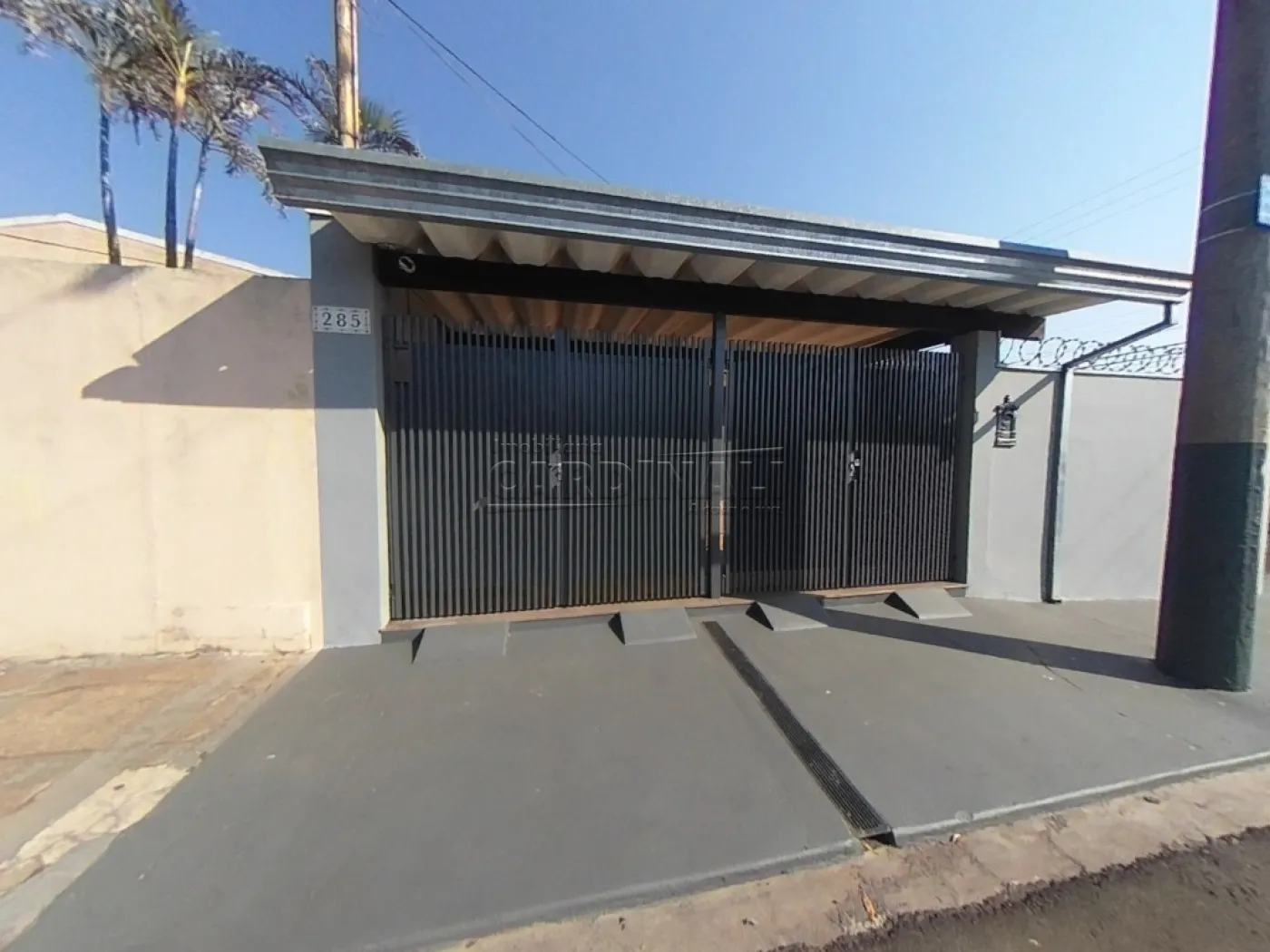 Alugar Casa / Padrão em São Carlos R$ 2.200,00 - Foto 1