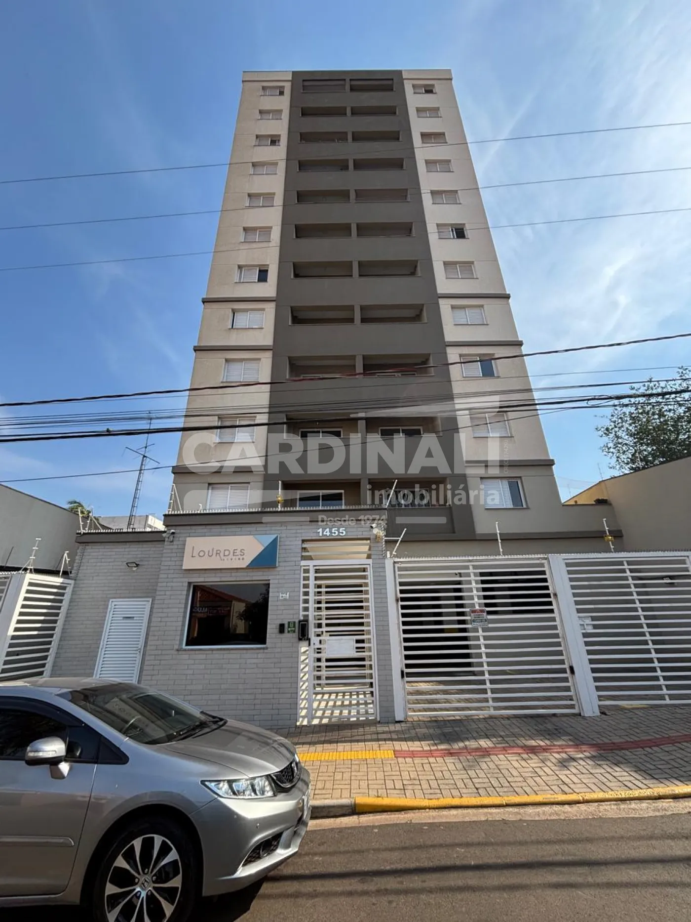 fachada Alugar Apartamento / Padrão em São Carlos R$ 2.600,00 - Foto 1
