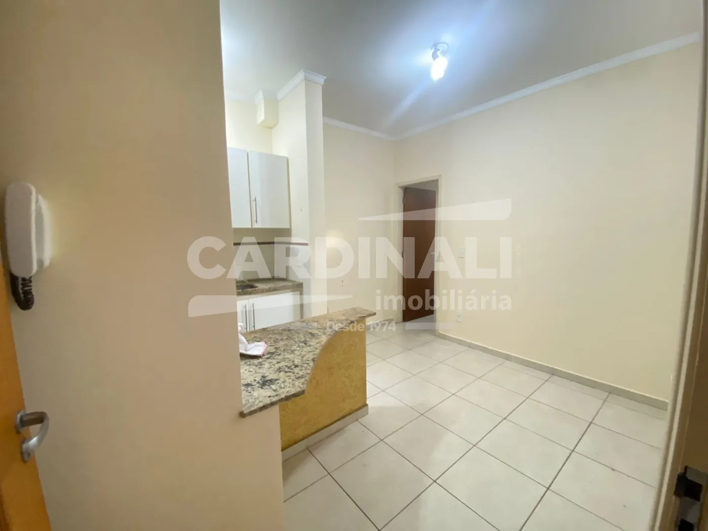 Apartamento / Kitchnet com Condomínio em Campinas Alugar por R$1.400,00
