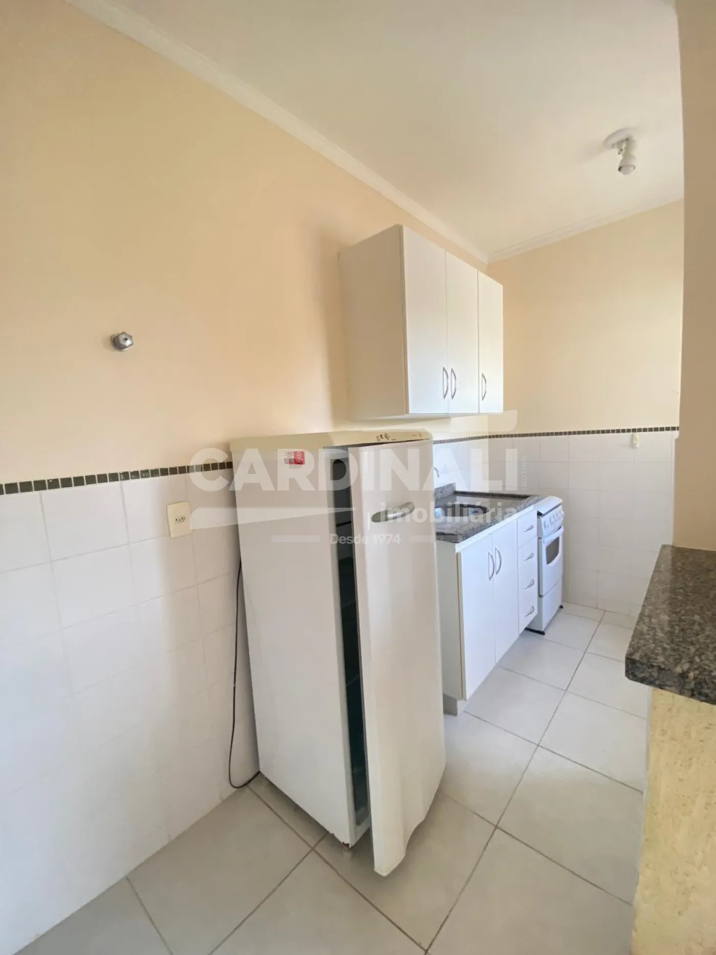 Alugar Apartamento / Kitchnet em Campinas R$ 1.556,00 - Foto 2