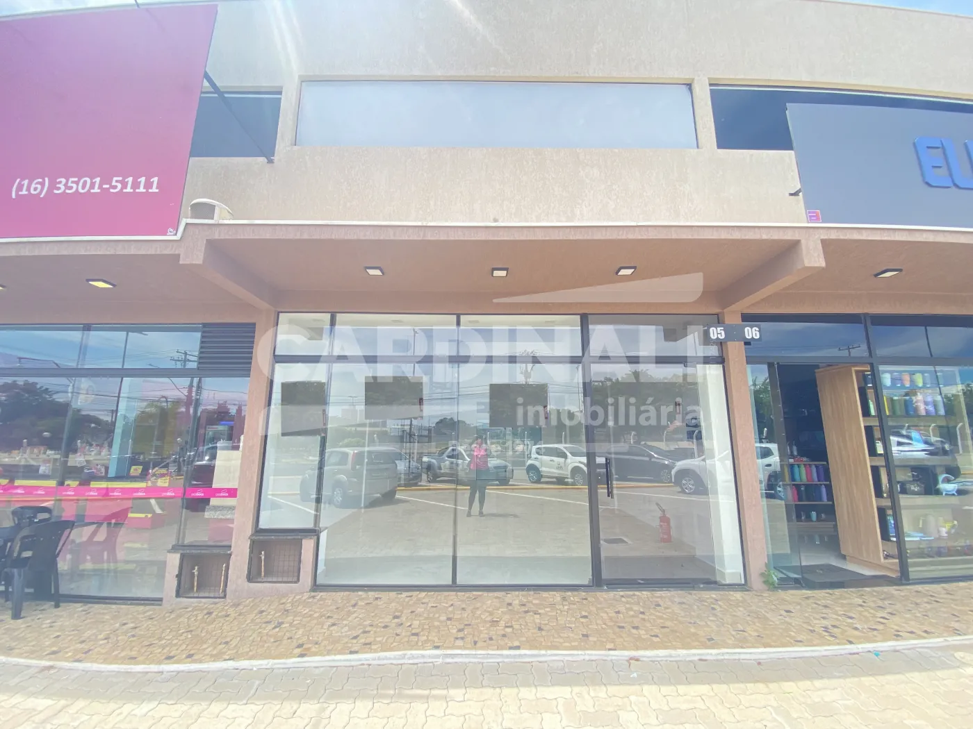 Comercial / Sala / Salão com Condomínio em São Carlos 