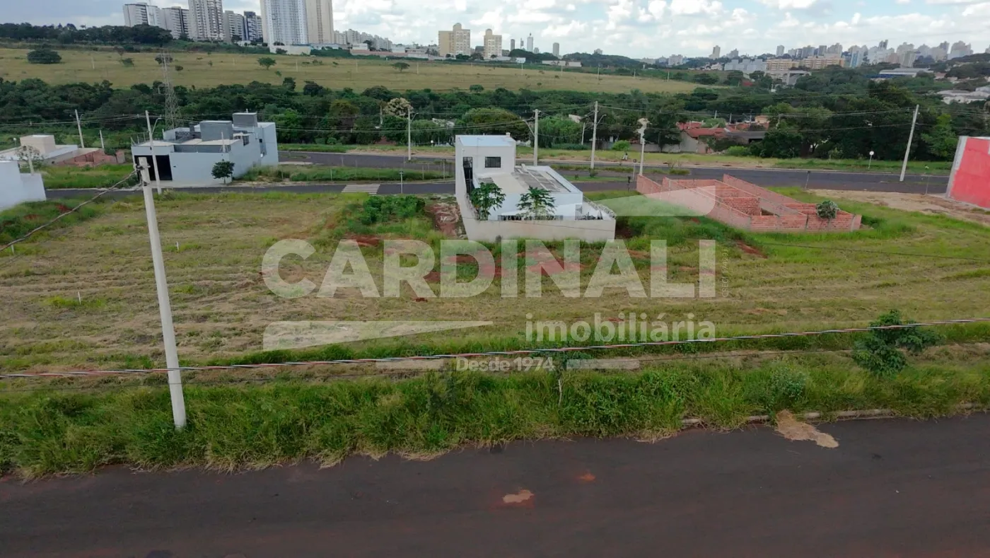 Terreno / Padrão em São Carlos , Comprar por R$220.000,00