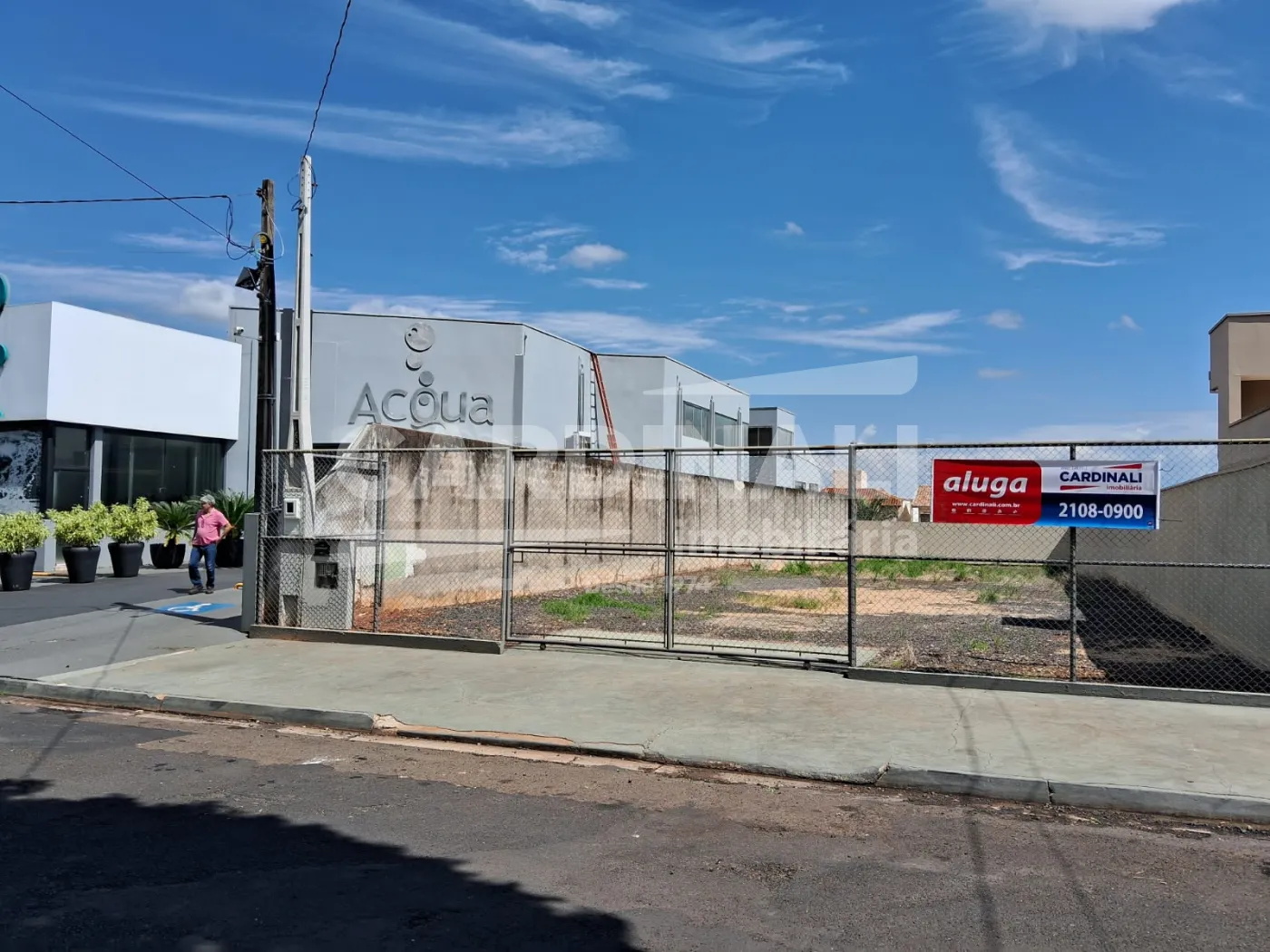 Terreno / Padrão em Araraquara Alugar por R$3.200,00