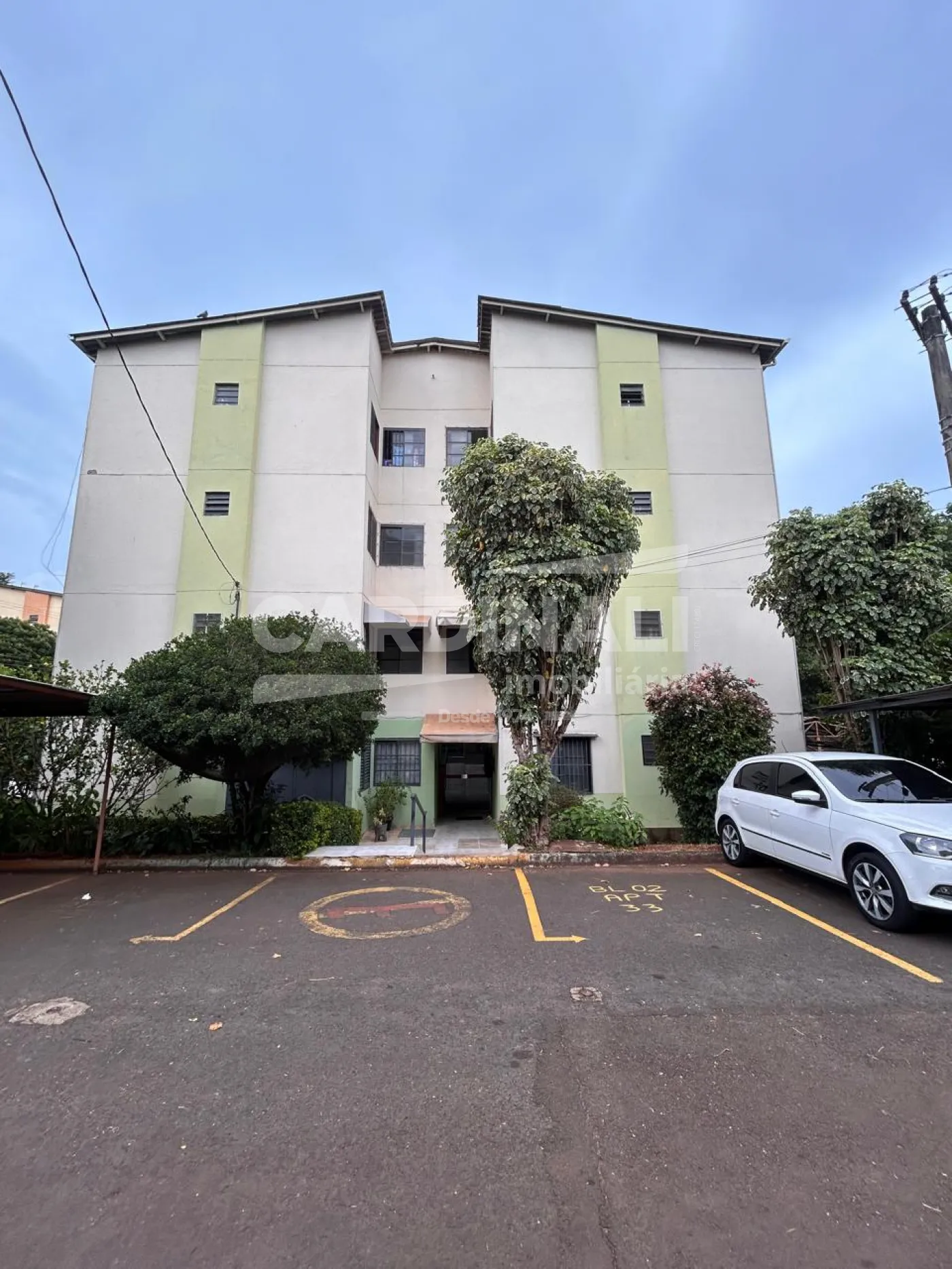 Apartamento / Padrão em São Carlos Alugar por R$889,00