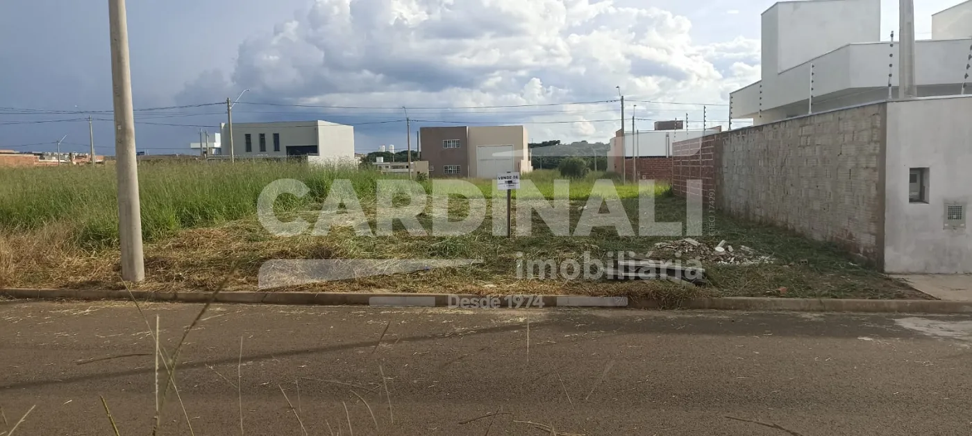 Terreno / Padrão em São Carlos , Comprar por R$130.000,00