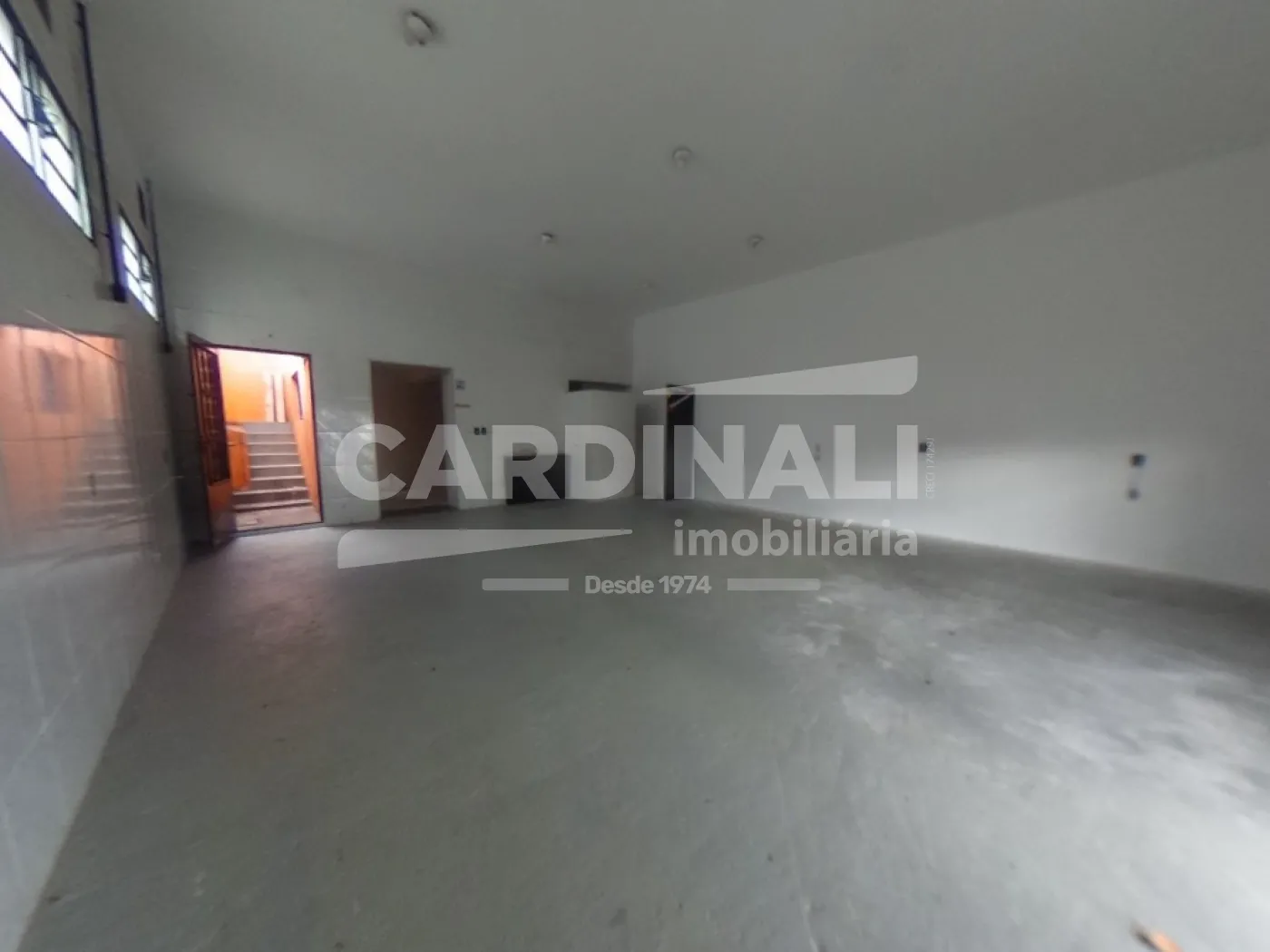 Comercial / Barracão em São Carlos Alugar por R$1.889,00