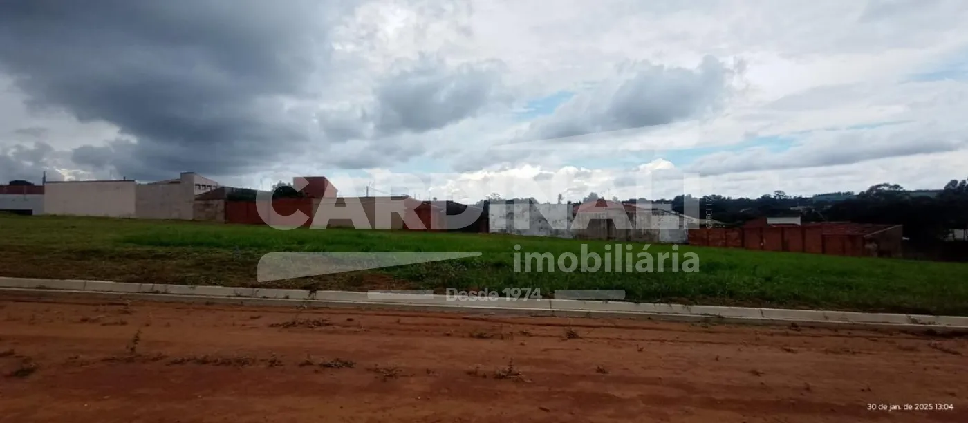 Terreno / Padrão em São Carlos , Comprar por R$280.000,00