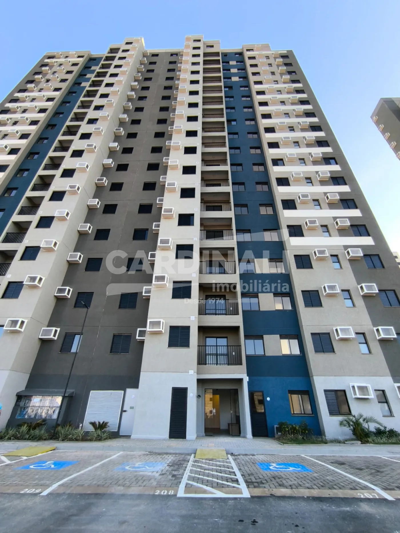 Apartamento / Padrão em Araraquara Alugar por R$1.300,00