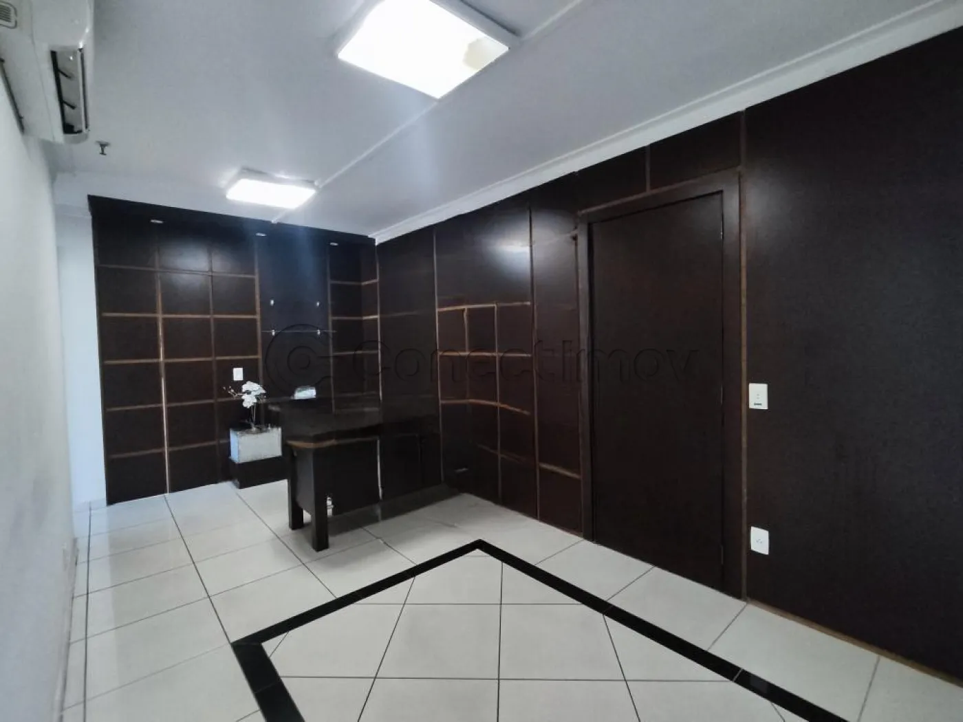 Comercial / Sala sem Condomínio em Ribeirão Preto Alugar por R$2.500,00