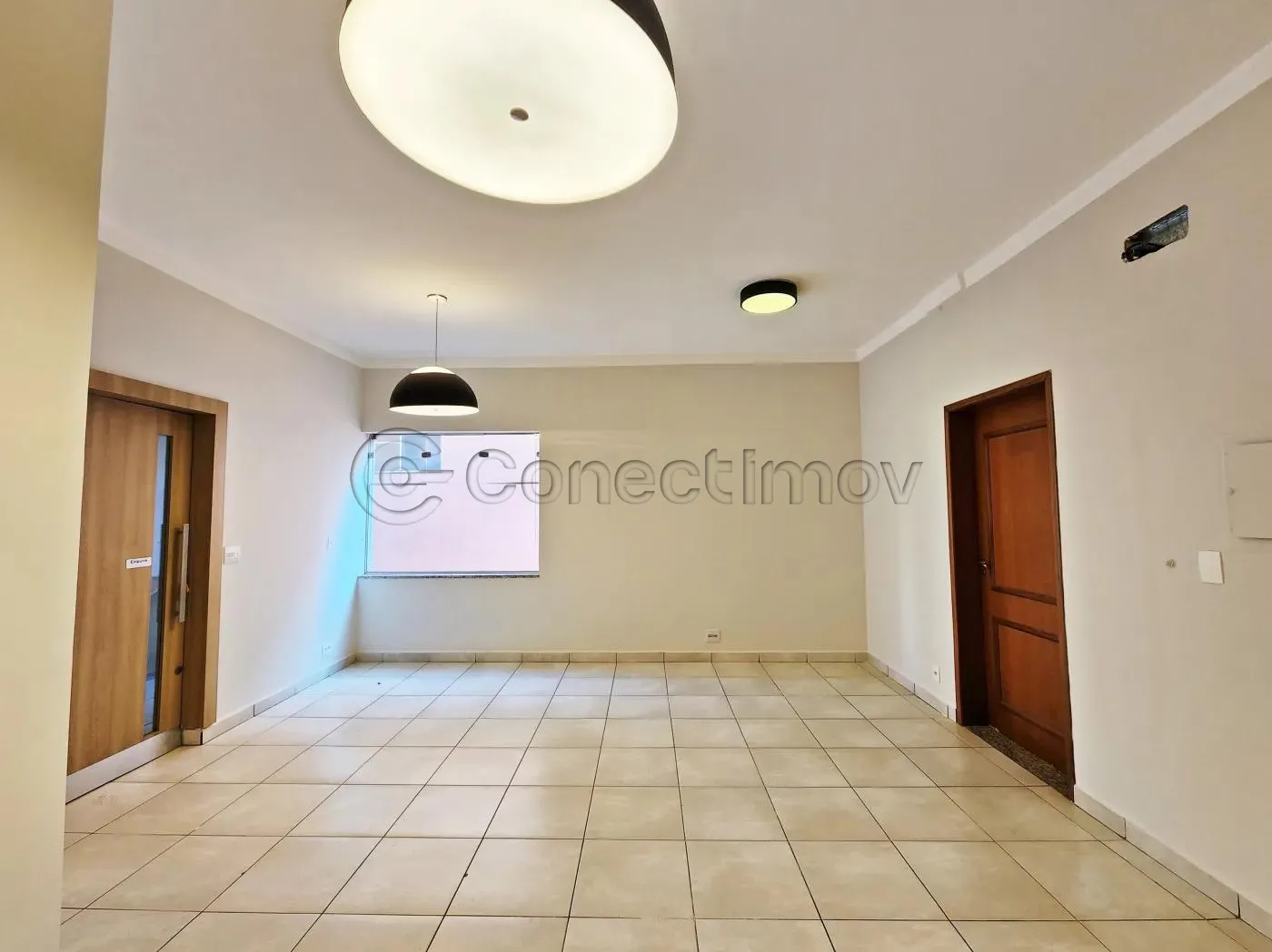 Comercial / Sala sem Condomínio em Ribeirão Preto Alugar por R$2.500,00