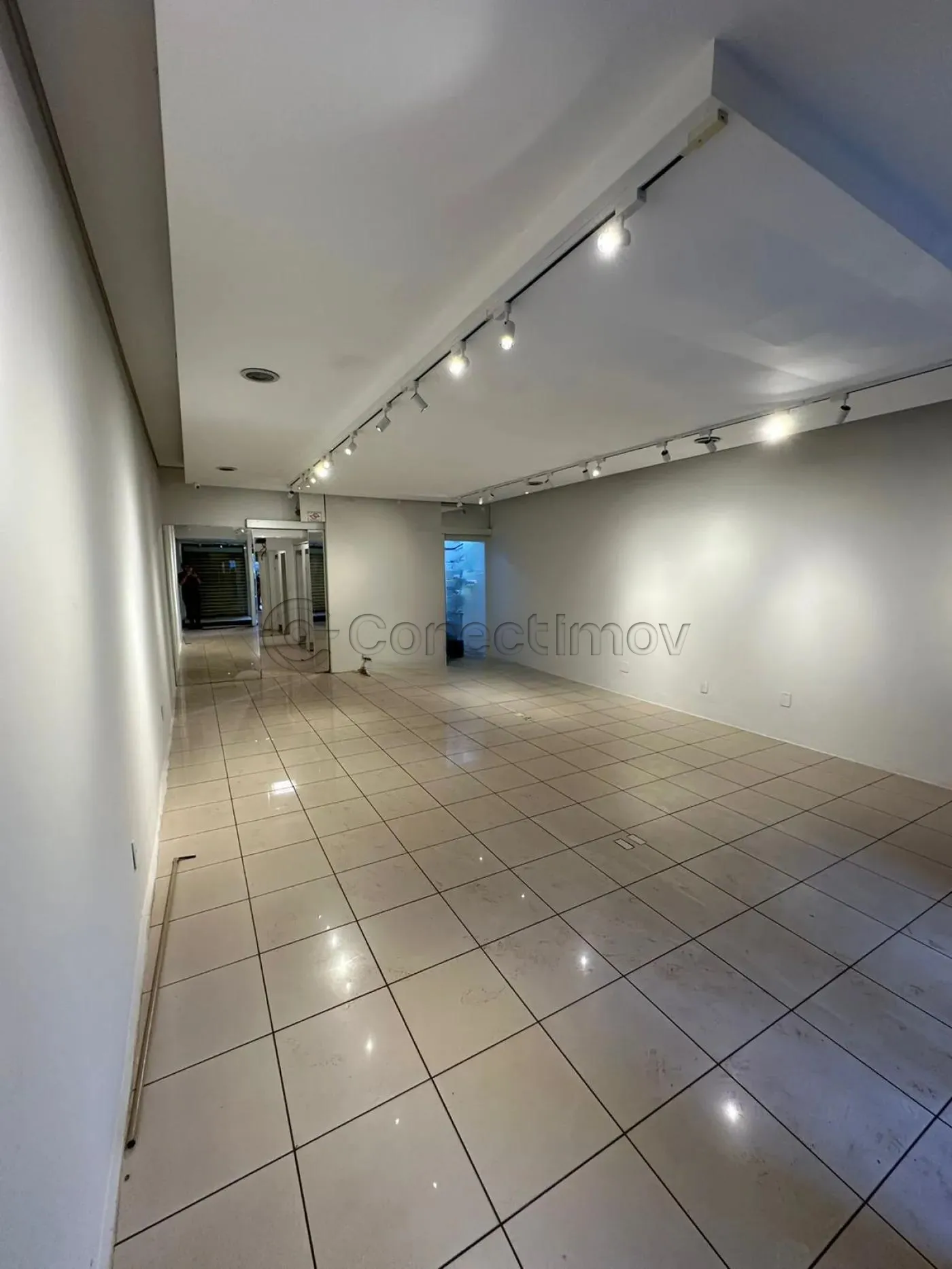 Comercial / Salão sem Condomínio em Ribeirão Preto Alugar por R$6.000,00