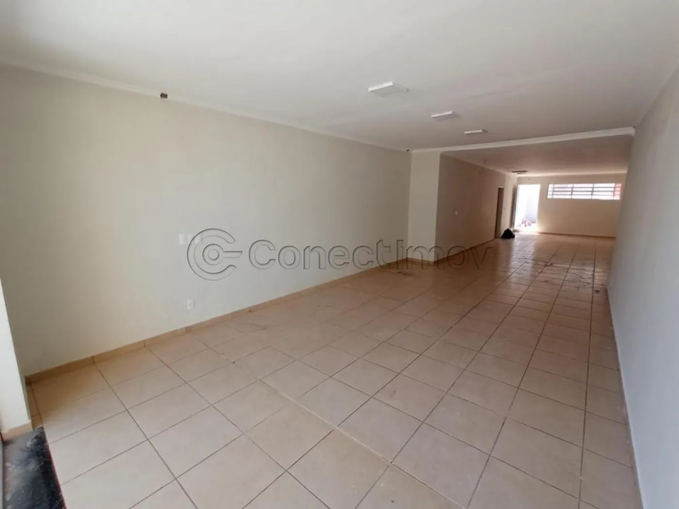 Comercial / Salão sem Condomínio em Ribeirão Preto Alugar por R$2.800,00