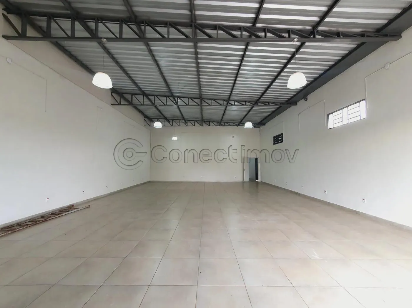 Comercial / Galpão em Ribeirão Preto Alugar por R$4.500,00