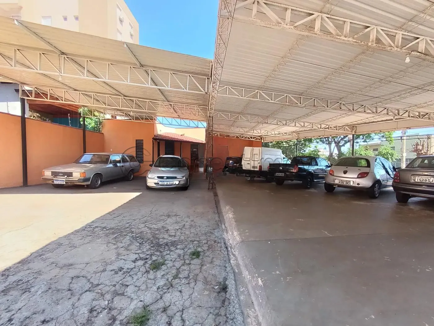 Comercial / Padrão em Ribeirão Preto Alugar por R$4.500,00