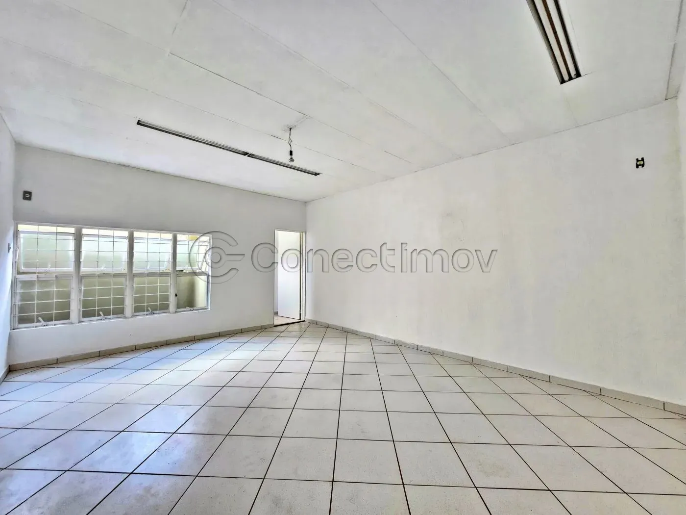Comercial / Padrão em Ribeirão Preto Alugar por R$1.700,00