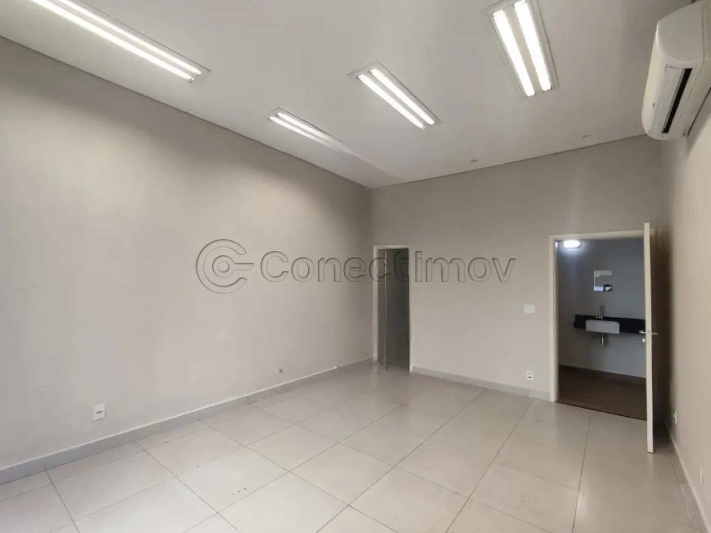 Comercial / Padrão em Ribeirão Preto Alugar por R$2.300,00