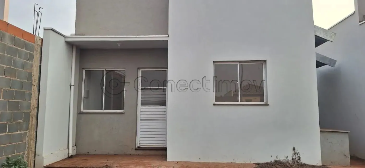 Casa / Padrão em Ribeirão Preto Alugar por R$1.500,00