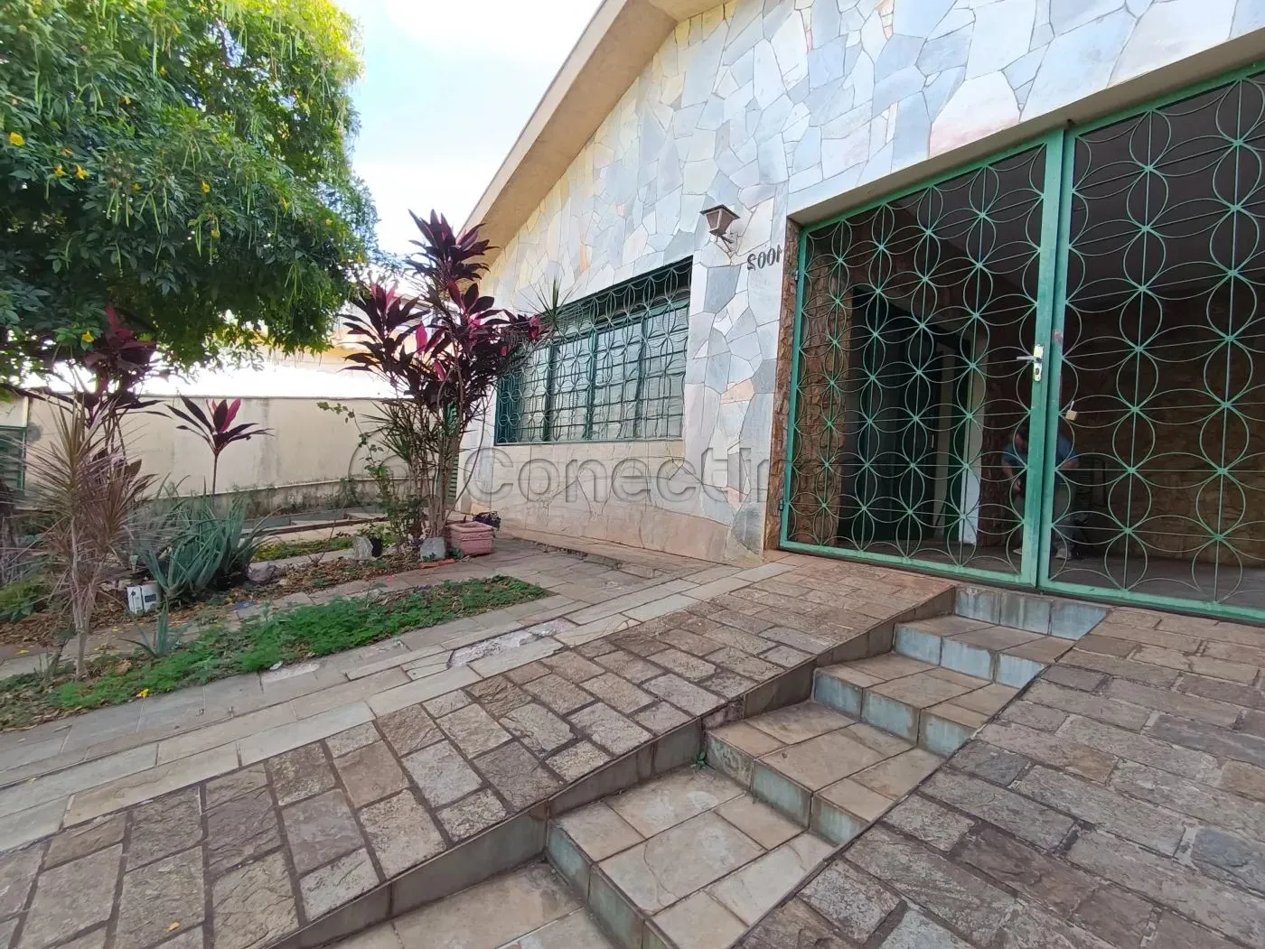 Comercial / Ponto Comercial em Ribeirão Preto Alugar por R$2.200,00