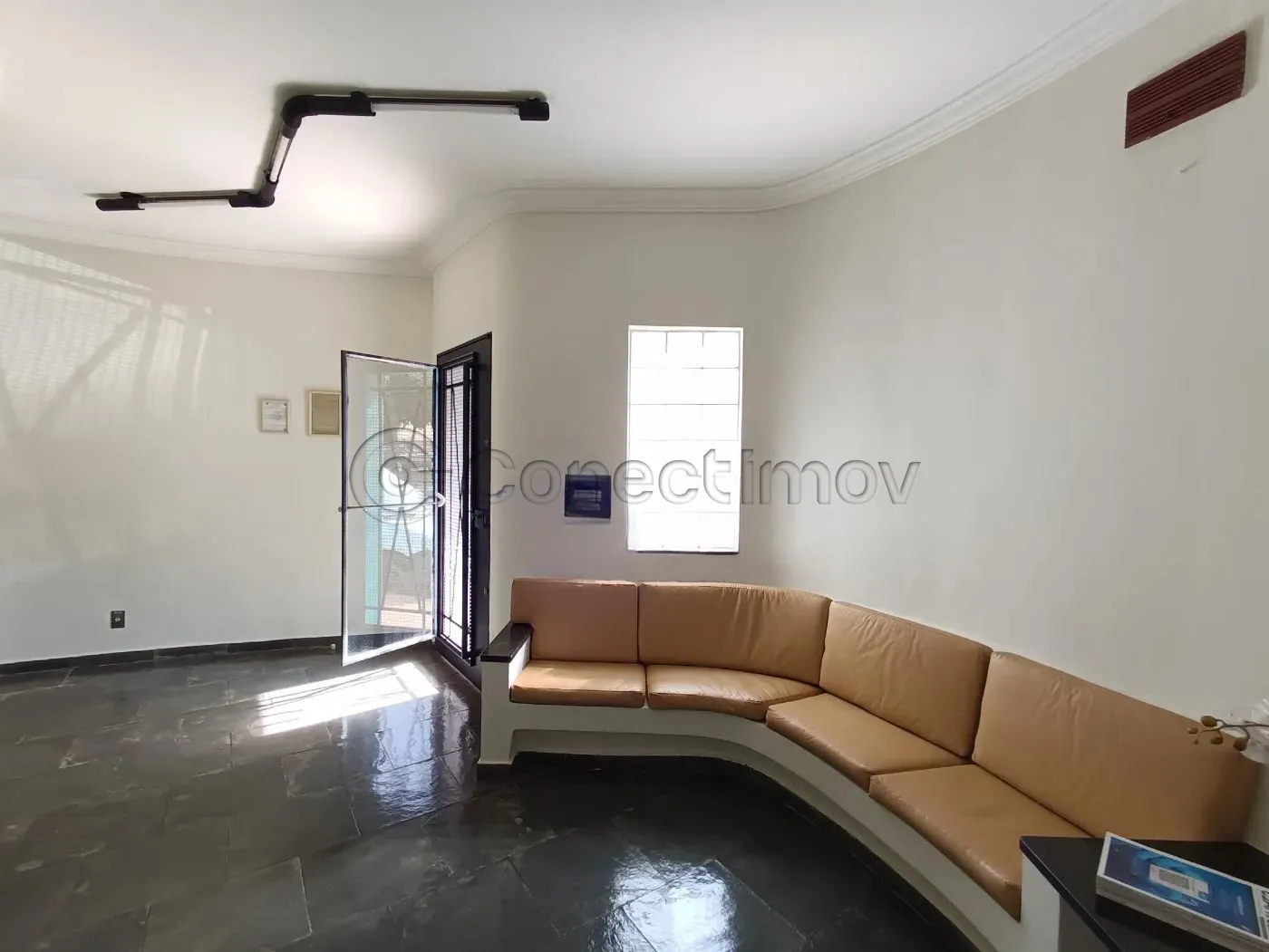 Comercial / Sala sem Condomínio em Ribeirão Preto Alugar por R$2.000,00
